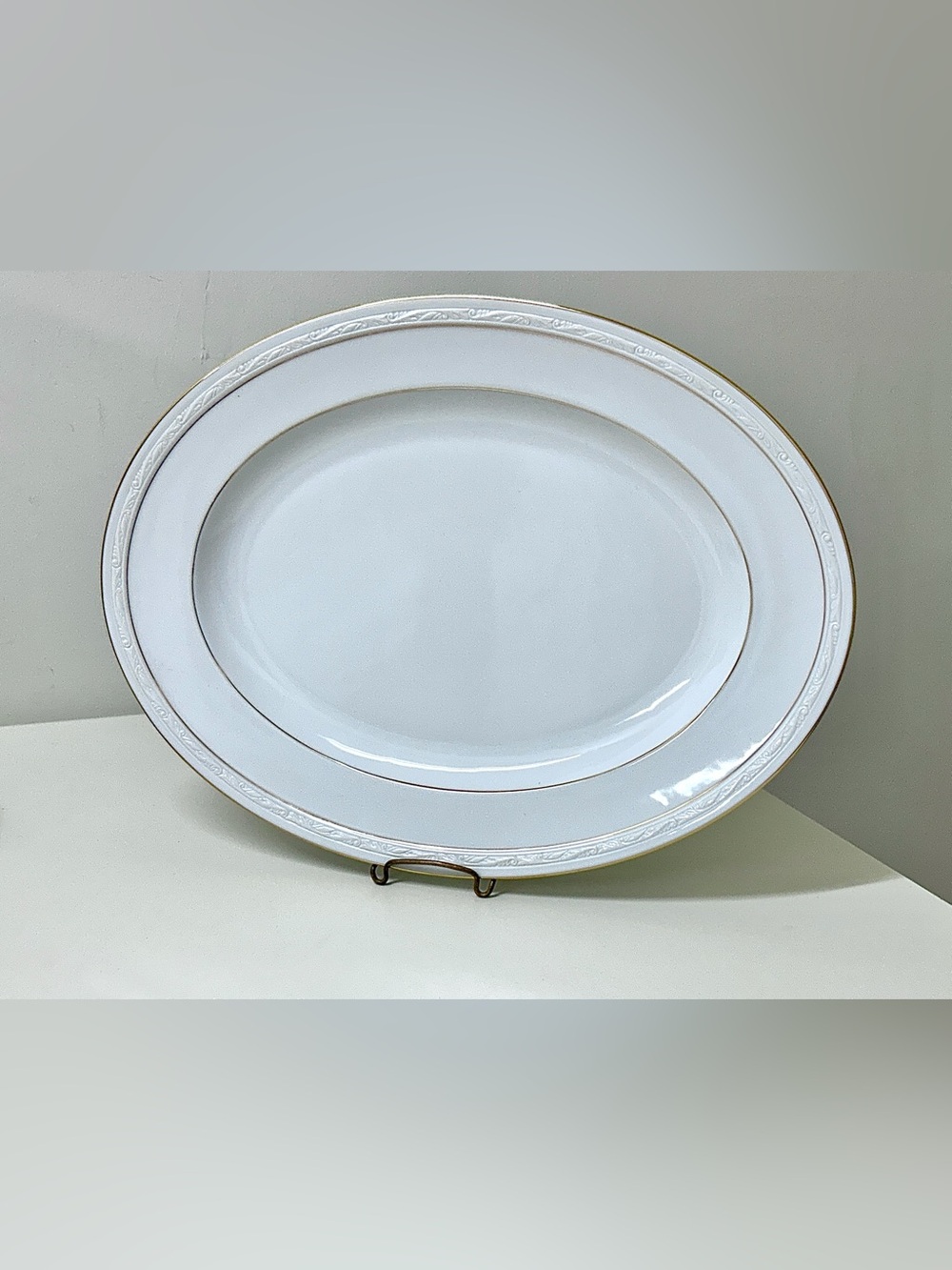Vintage NORITAKE White Scapes LOCKLEIGH Embossed Rim Oval Serving Plate